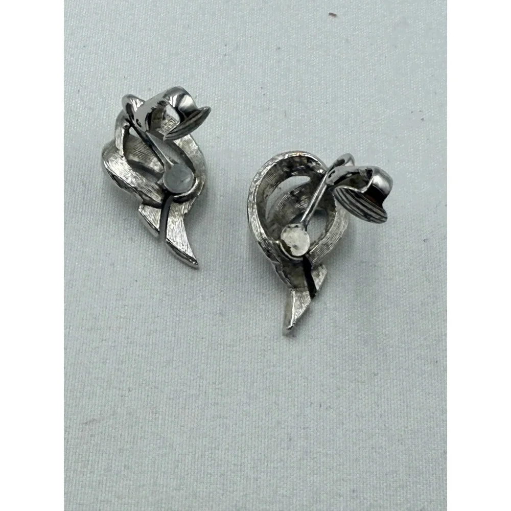 Trifari Clip On Earrings Womens Silver Excellent Vintage Swirl
